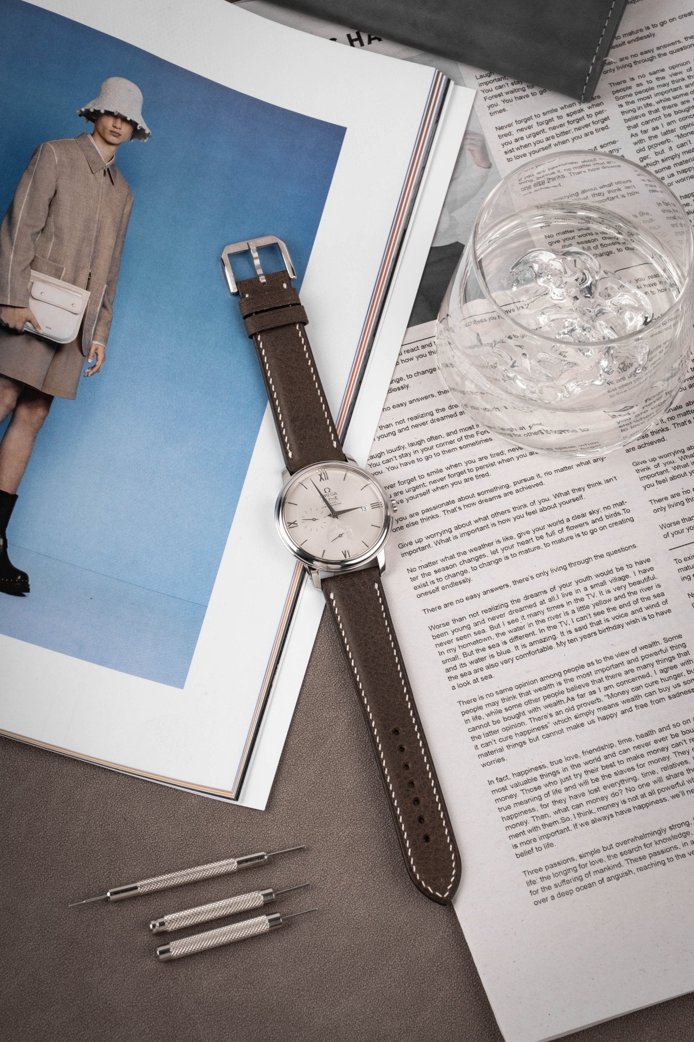 Handmade desert-vintage matte finish leather  watch strap, compatible with Omega Seamaster, Rolex Datejust & Cartier Tank. Crafted with full-grain brown leather and 2.0mm quick-release spring bars for 18-22mm lugs. Customizable length/stitch color/hardware engraving, transitions seamlessly between business formal and sport-casual styles.
